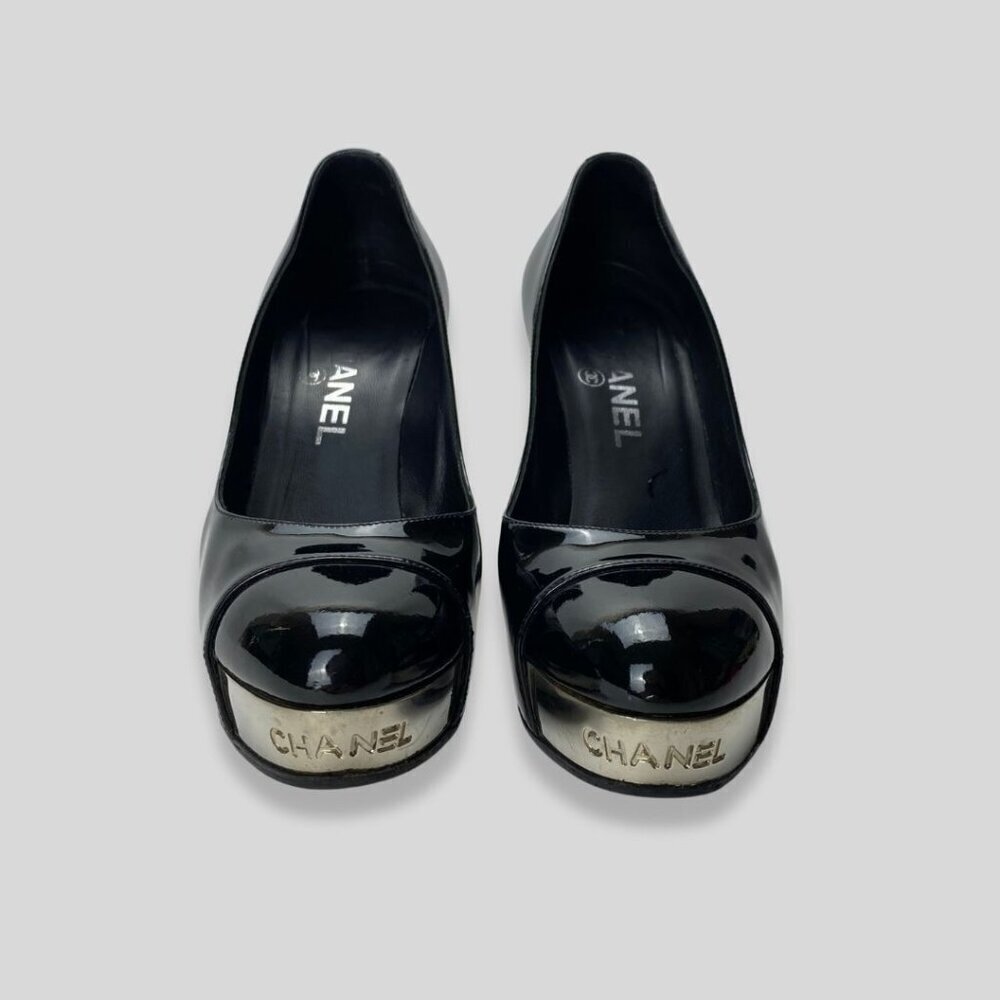 CHANEL Patent Silver Name Plate Chrome Logo Cap Toe Black Chunky Pumps Size 37.5
